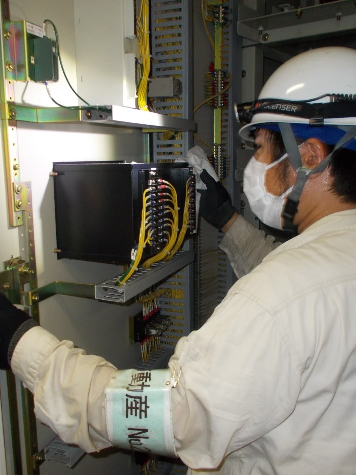 働く技術者の姿